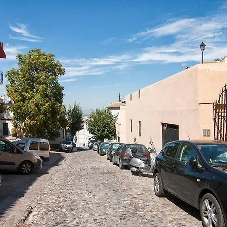 Con Unas Maravillosas Vistas A *