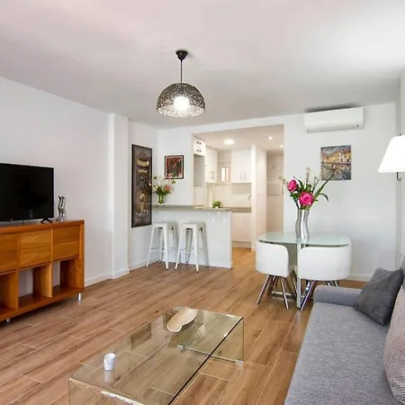 Con Unas Maravillosas Vistas A *